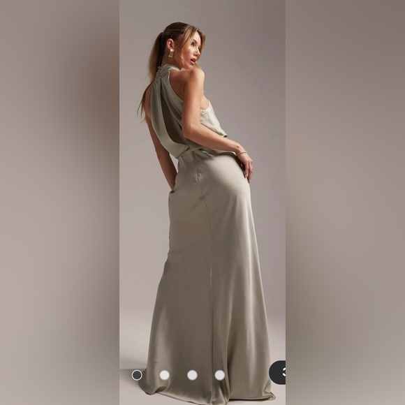 ASOS DESIGN Bridesmaid satin ruched halter neck maxi dress in sage green - Picture 2 of 2